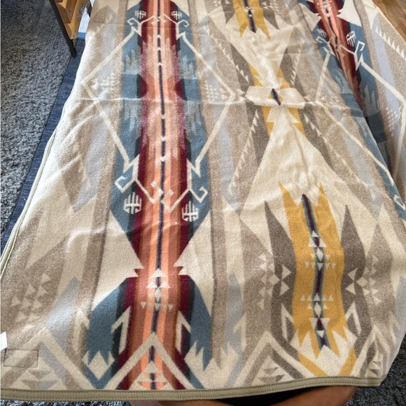 Pendleton Multicolor Patterned Blanket - Picture 8 of 11